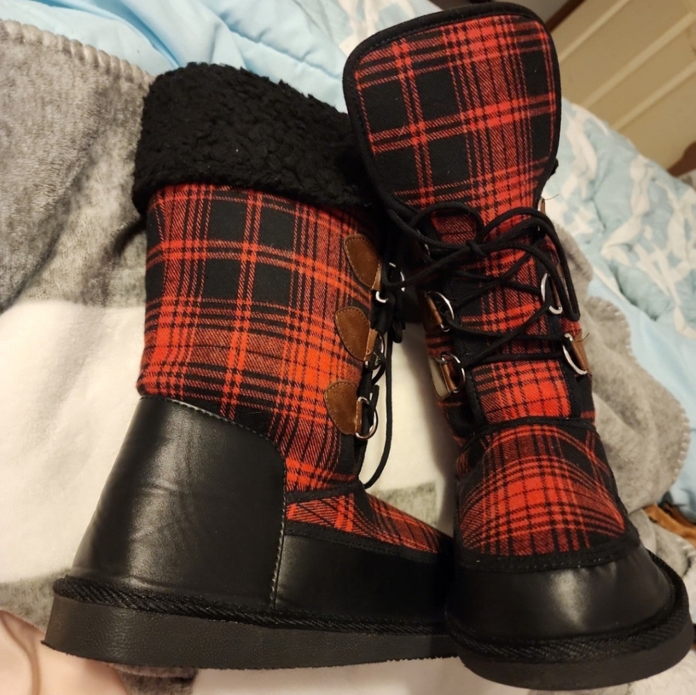 Boots - Picture 2 of 7